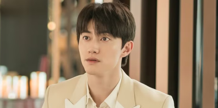 the brother of Hong Hae-in is looking at someone from Queen of tears