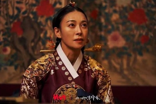 Jang Young-nam as the Queen Dowager in The East Palace