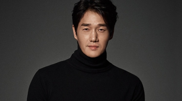 The famous reporter and uncle of main leads Kim Moon hoo the character played by Yoo Ji tae