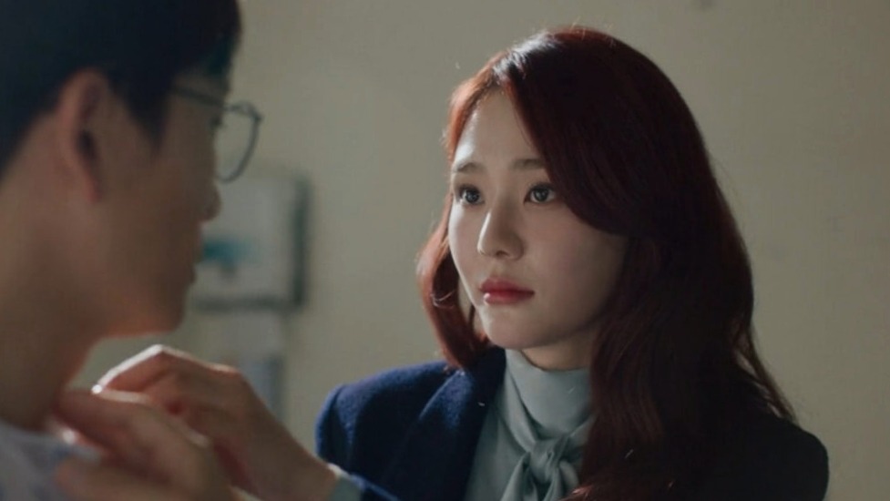 Won Jin-ah as Kim Jin a is putting her hand on the neck of Han Young in The Judge Returns a pure romantic scene