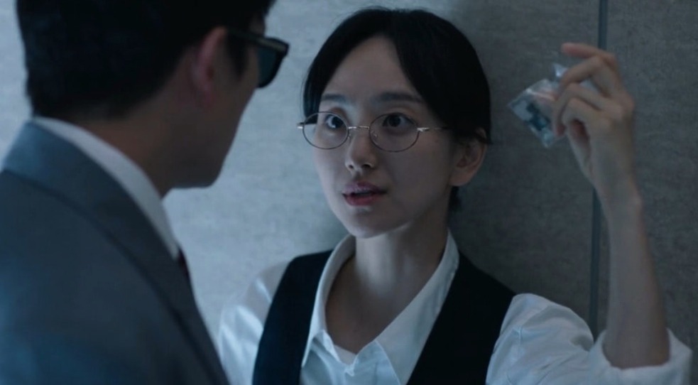 The girl showing something to a boy and boy hold her in his arms in The Judge Returns