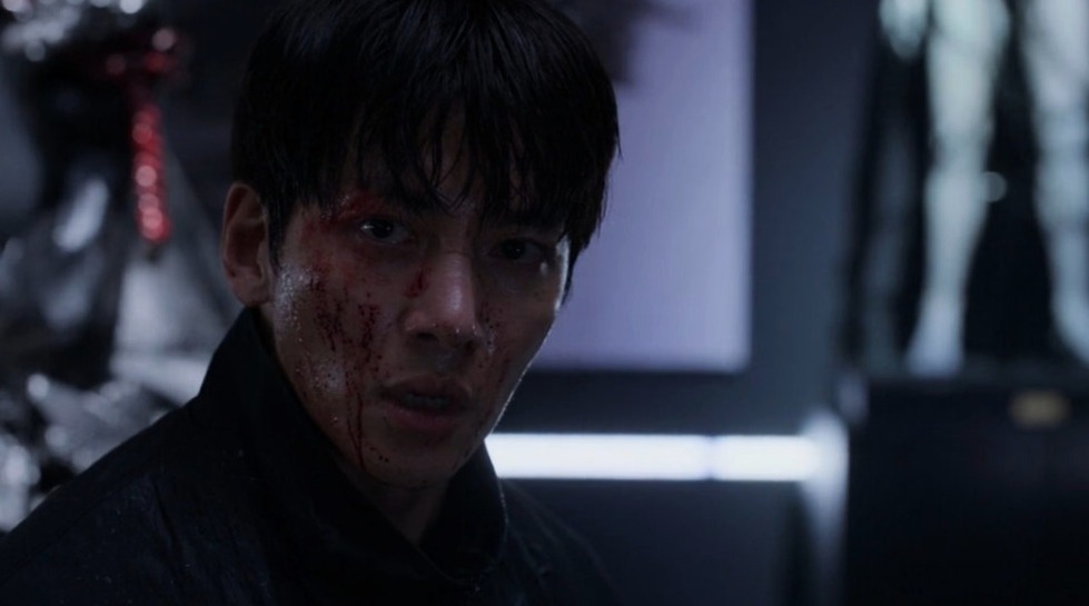 The main Male lead Ji Chang Wook is standing tiredly and fully injured in The Manipulated 