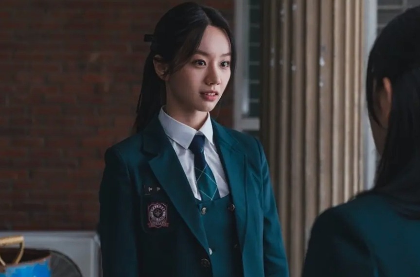 Lee Hye Ri as Yoo Je I in Friendly Rivalry
