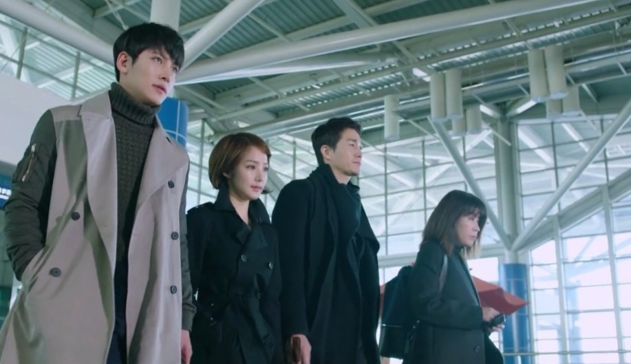 The happy moment between main leads in Healer kdrama