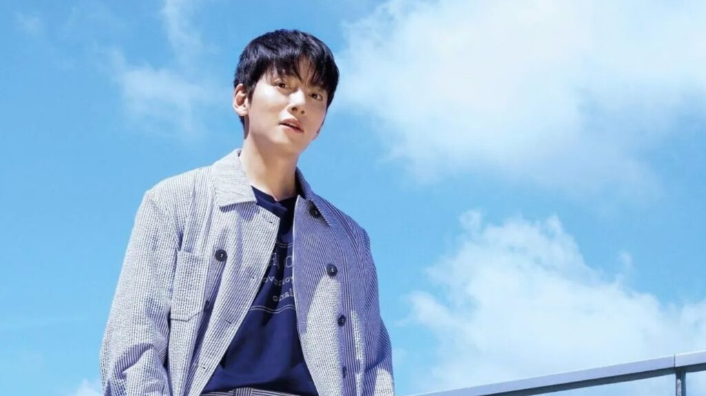 The main male lead healer or Seo Jung hoo the character played by Ji Chang wook in Healer kdrama
