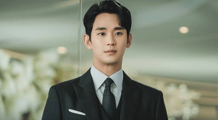 Kim Soo-hyun is playing role of main lead in queen of tears
