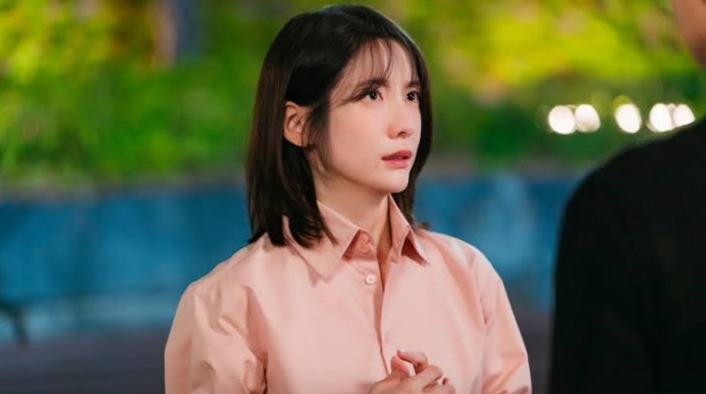 Park Ji-hyun as Cha Ji-yoon in See You at Work Tomorrow