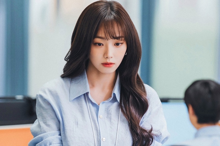 Kang Mi-na as Yun No-a in See You at Work Tomorrow
