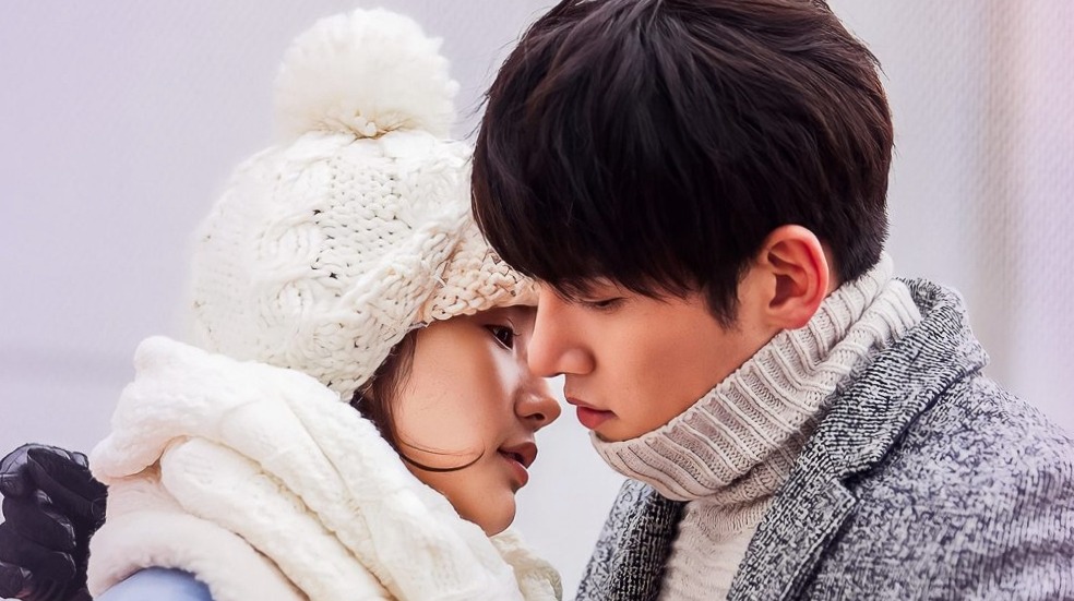 The romantic moment between main leads in Healer kdrama