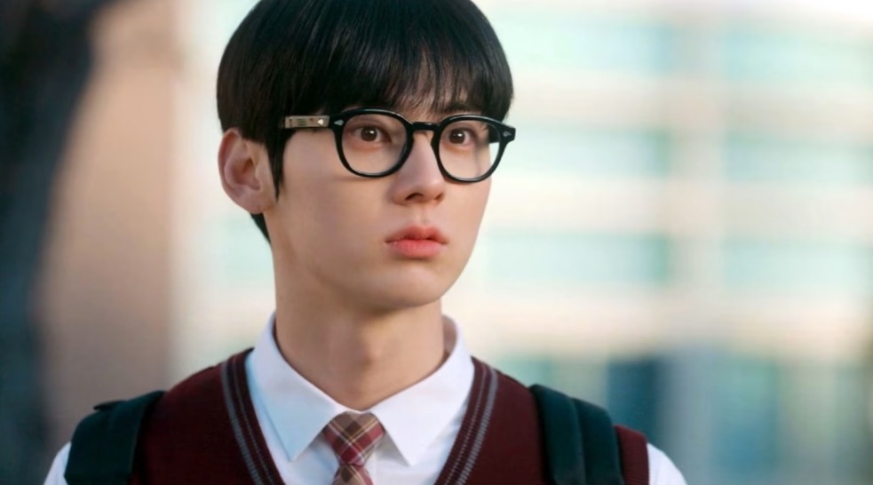 Yoon Ga-min the character played by famous Korean actor Cha Eun-woo in Study Group
