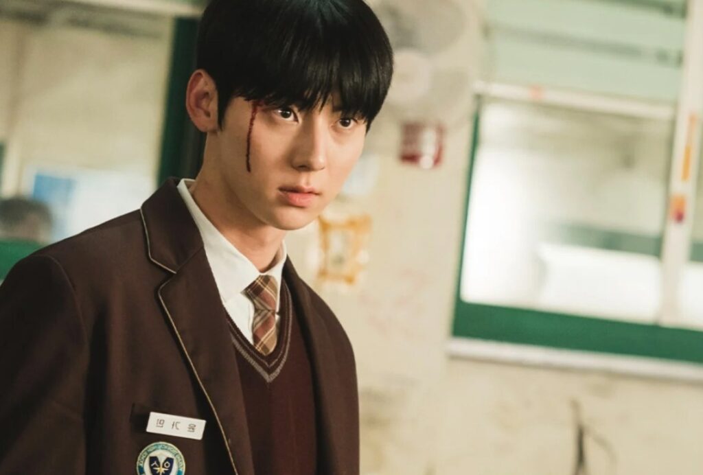 The main male lead of Study Group is standing injured