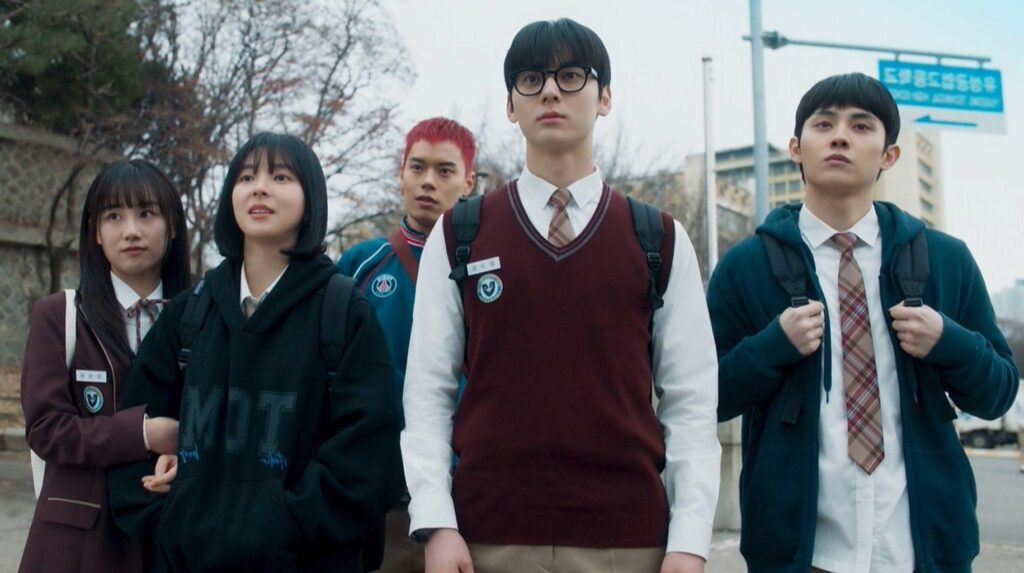 All the main leads and characters of Study Group are happy standing on the road
