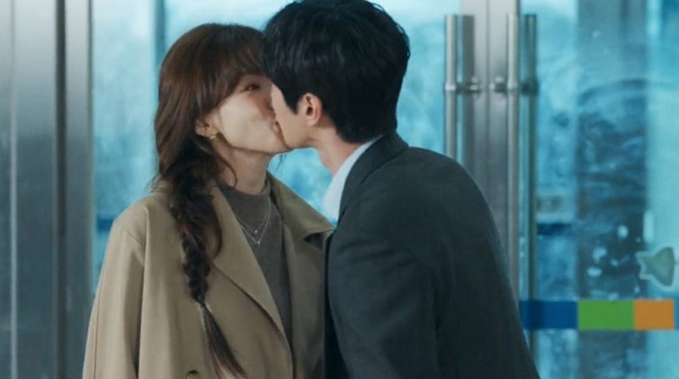 The romantic scene from the Reborn Rookie where both main lead are kissing