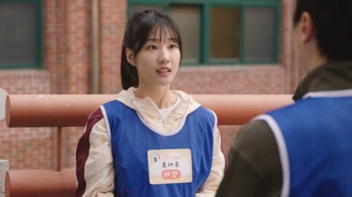 Ha Yoon-kyung as Kang Ha-ri in The Apartment Job