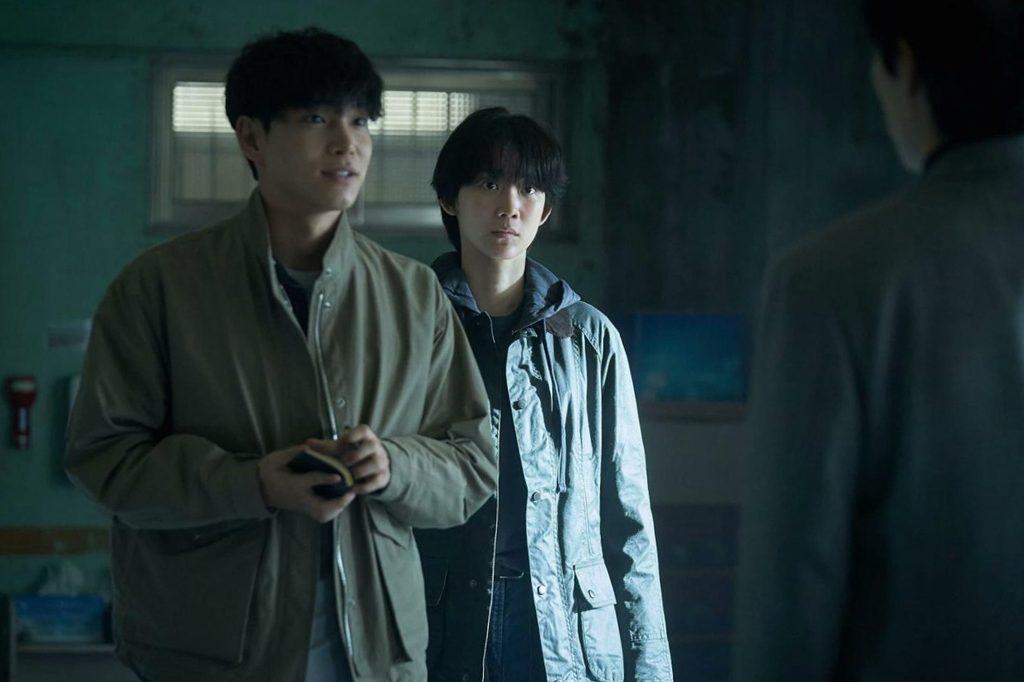 Ryu Jun-yeol and Sul Kyung-gu in a tense scene from Mousetrap Netflix series